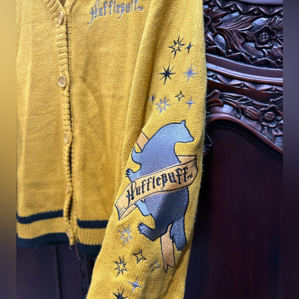Hufflepuff Harry Potter sweater - Picture 4 of 5